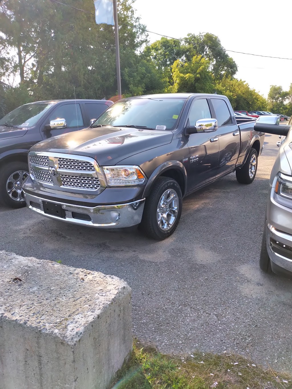 Peterborough Chrysler Jeep Dodge | 2017 Lansdowne St, Peterborough, ON K9J 7Y4, Canada | Phone: (888) 244-6013