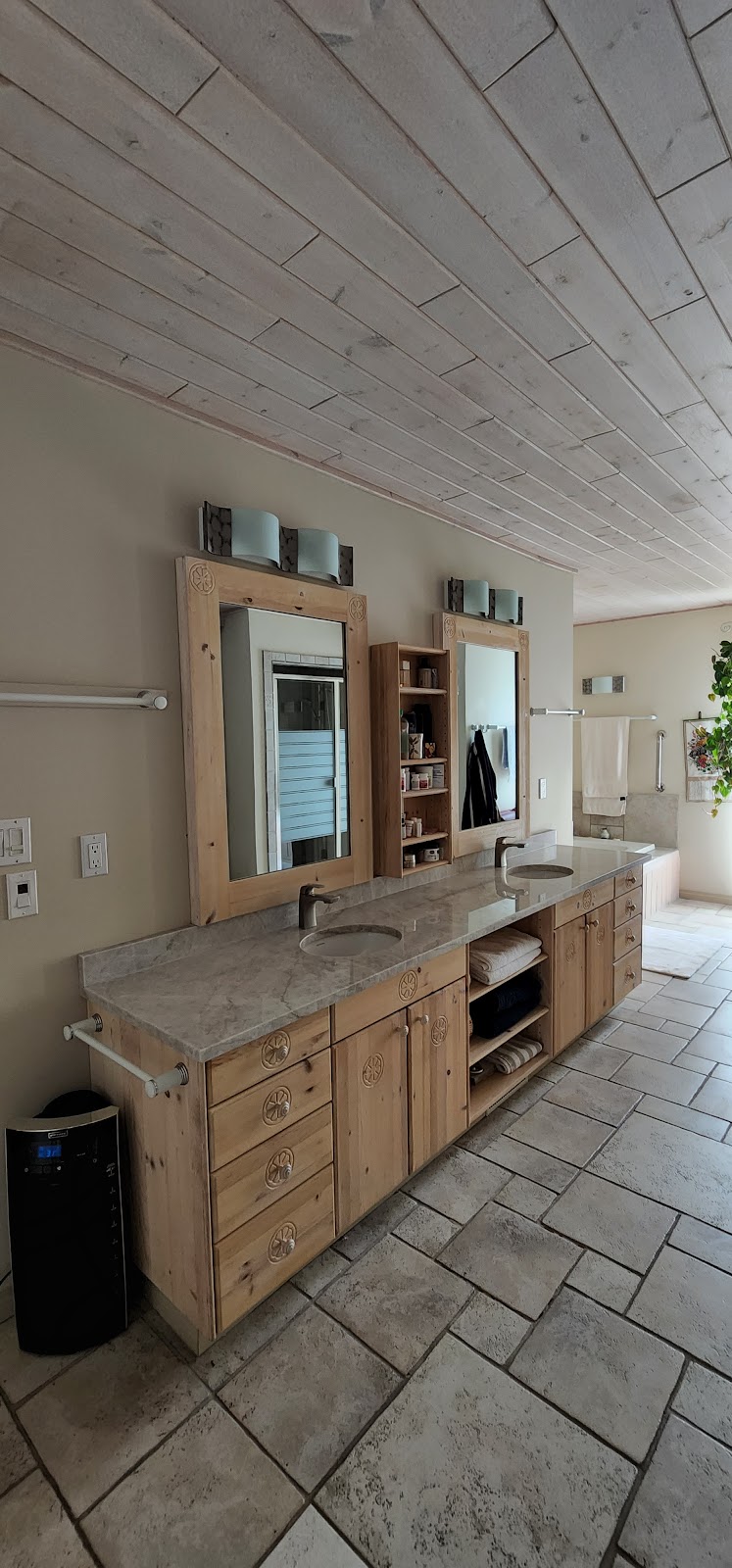 BeesBuild Ltd | 215 Schooner Close NW, Calgary, AB T3L 1Y7, Canada | Phone: (587) 969-9643