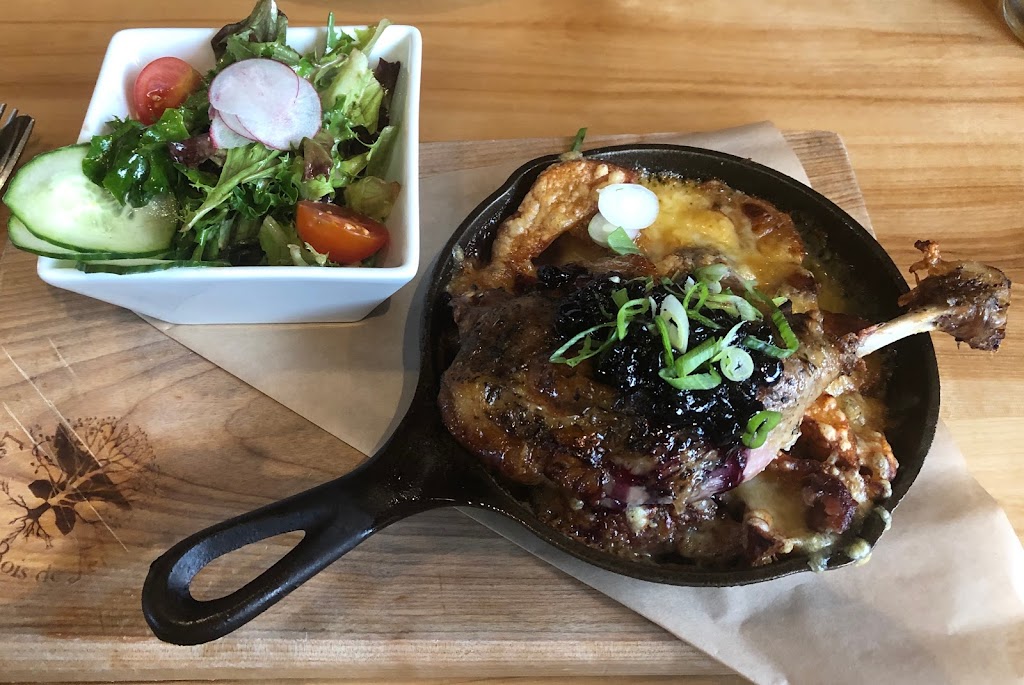 Summum Bistro & Café - La Baie Venue | 810 Rue Mars, La Baie, QC G7B 3N7, Canada | Phone: (418) 544-0000