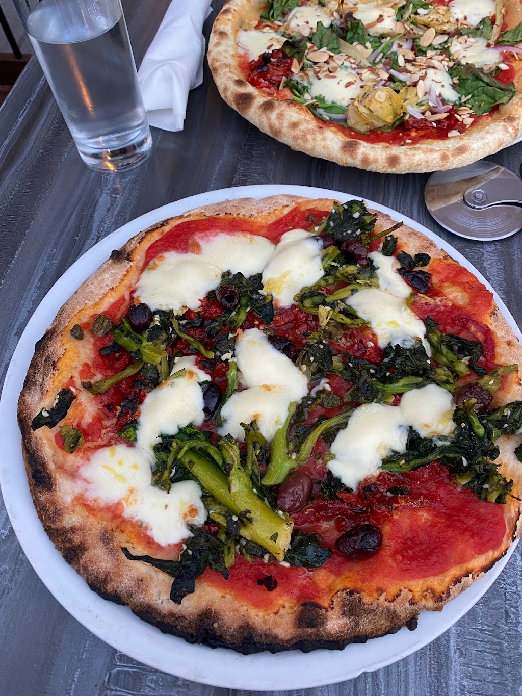Stella Pizzeria | 1327 Avenue Laurier E, Montréal, QC H2J 1H4, Canada | Phone: (514) 903-9448