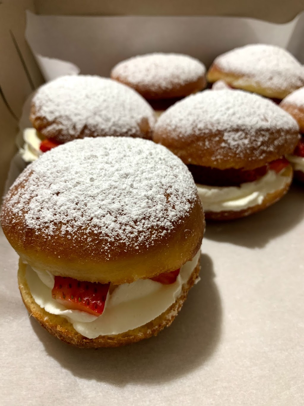Jusserts | 17080 Bathurst St, Newmarket, ON L3X 3A5, Canada | Phone: (647) 342-4214