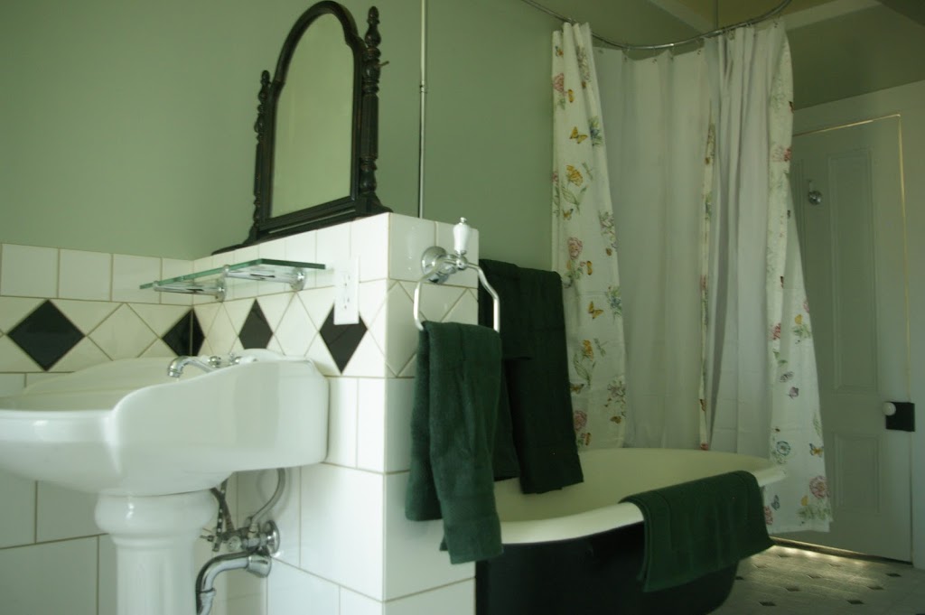 Holmesdale House | 1058 Holmesdale St, Duncan, BC V9L 4Y7, Canada | Phone: (250) 597-1502