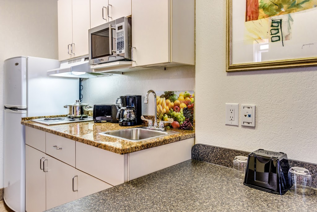Motel 6 Saskatoon SK | 231 Marquis Dr, Saskatoon, SK S7R 1B7, Canada | Phone: (306) 665-6688