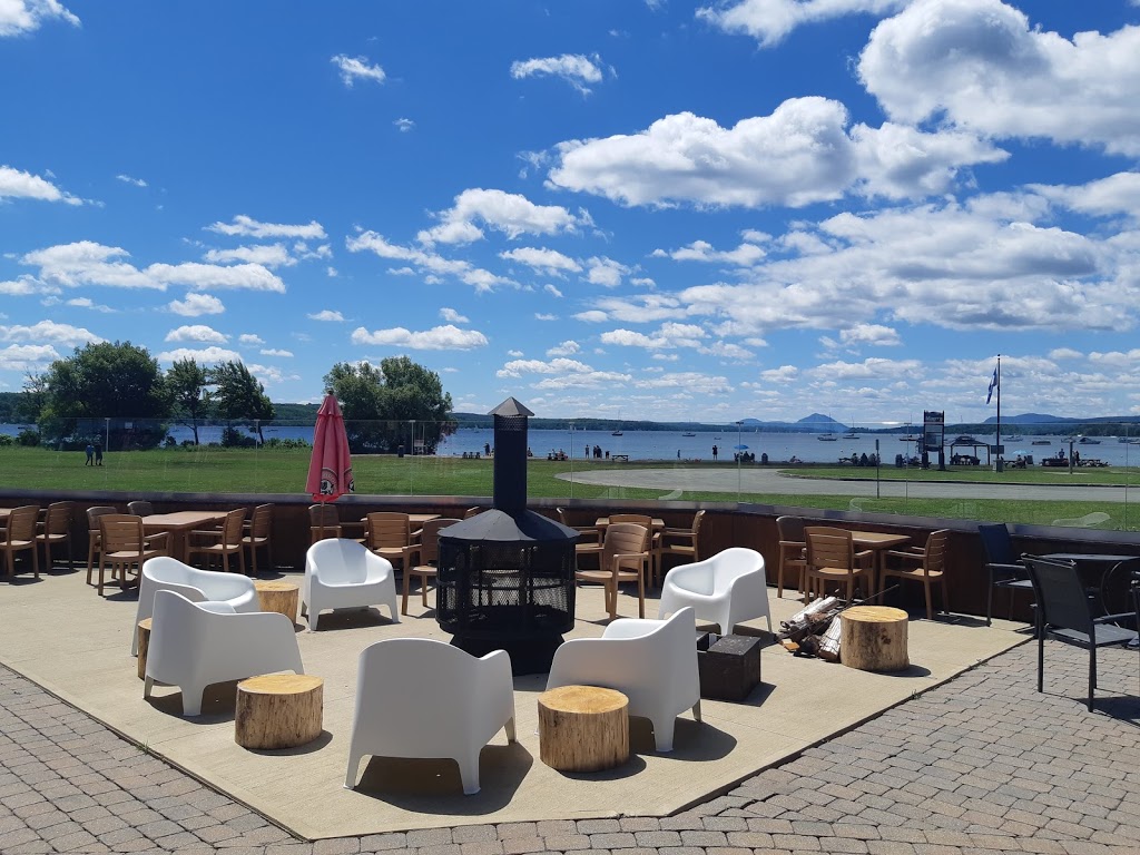 Pub Le Chalet | 125 Chemin de la Plage des Cantons, Magog, QC J2L 2V8, Canada | Phone: (819) 843-1540