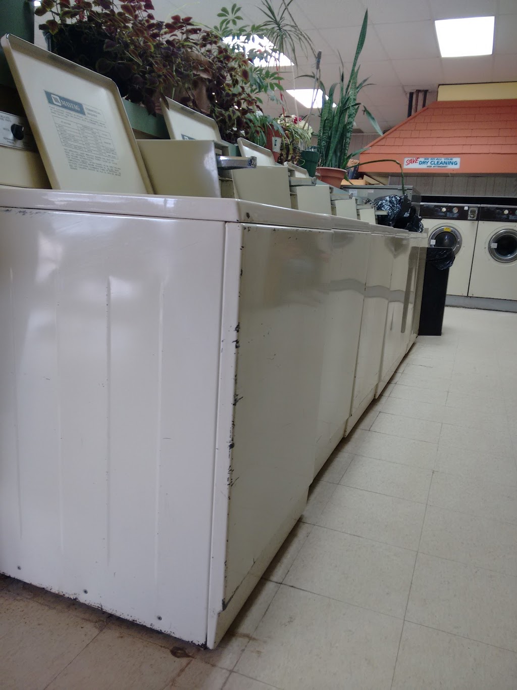 Frontenac Mall Coin Laundry | laundry | 1300 Bath Rd, Kingston, ON K7M 4X4, Canada | 6137672855 OR +1 613-767-2855