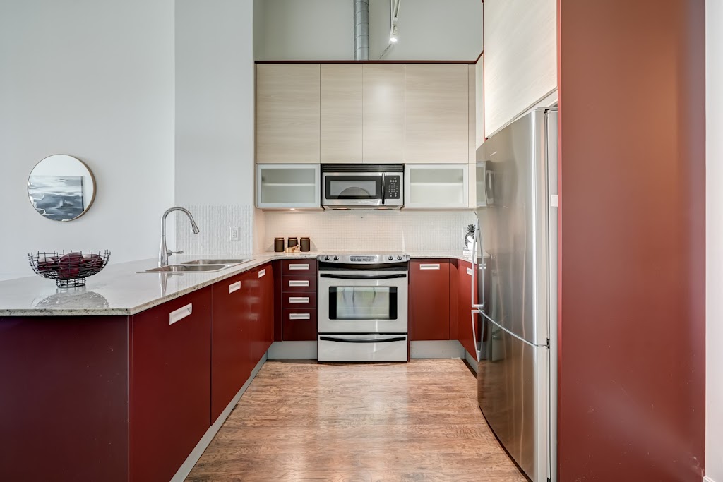A Smiling Painter | 964 Dundas St W, Toronto, ON M6J 1W5, Canada | Phone: (416) 414-9477
