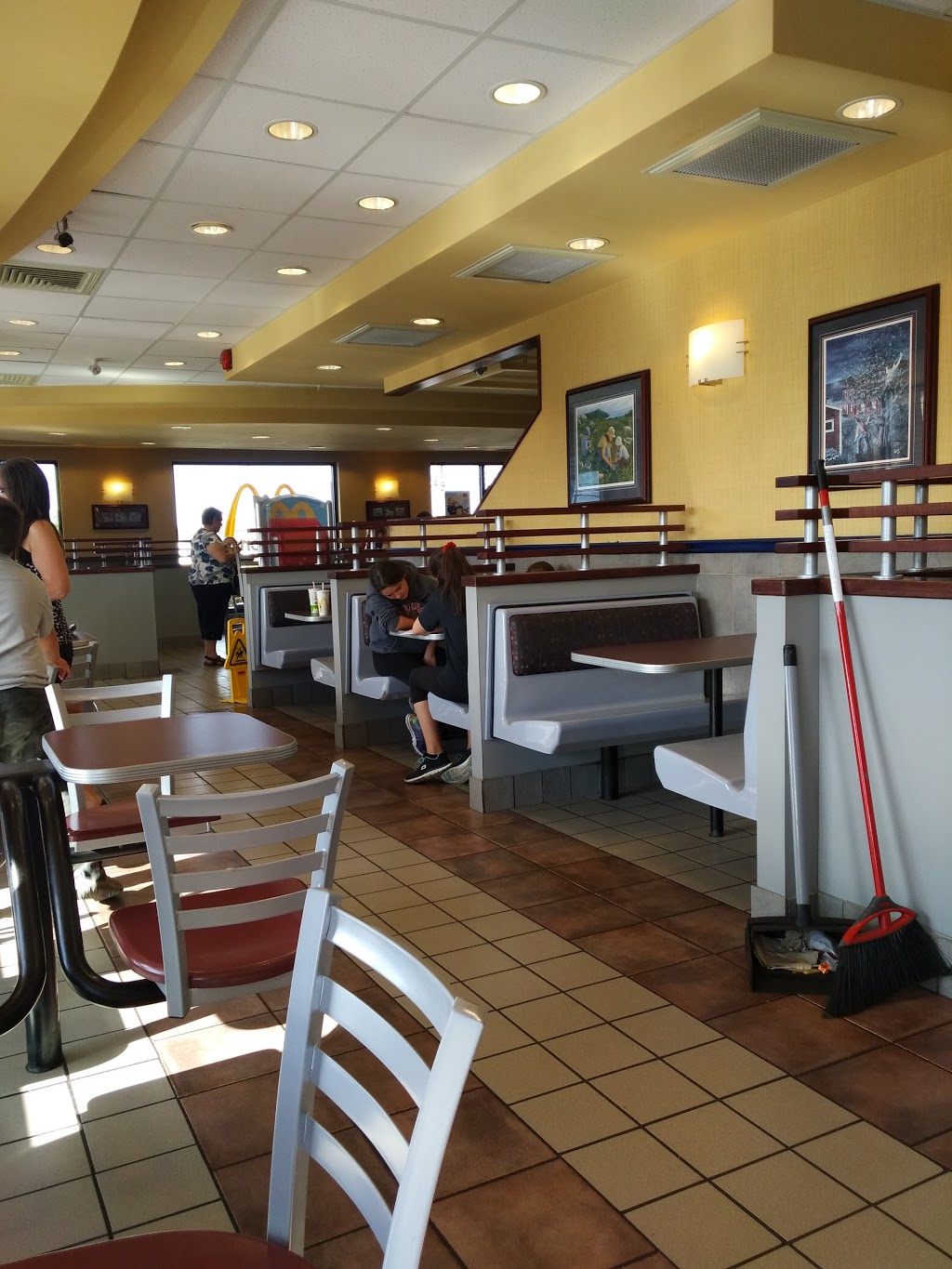 McDonalds | 176 Conception Bay Hwy, Bay Roberts, NL A0A 1G0, Canada | Phone: (709) 786-9131