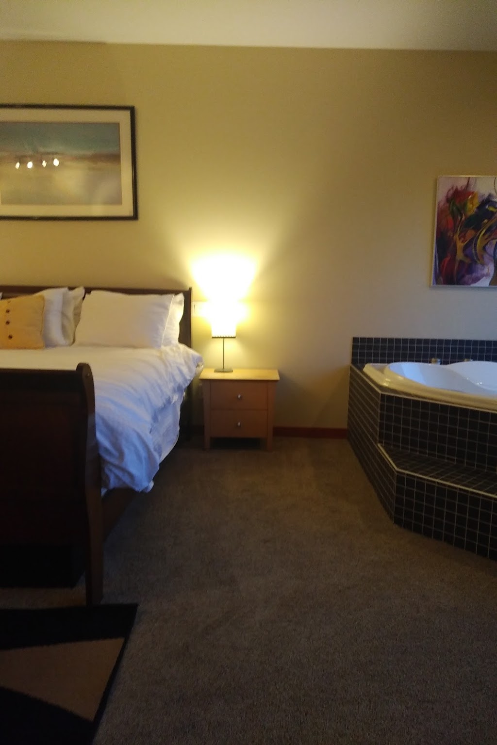 Moon Water Lodge | 265 Trans-Canada Hwy, Malahat, BC V0R 2L0, Canada | Phone: (778) 432-3123