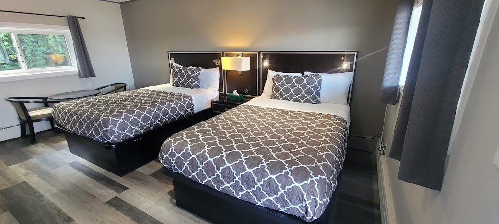Hillside Inn | 638 Pembroke St E, Pembroke, ON K8A 3L9, Canada | Phone: (613) 732-3616