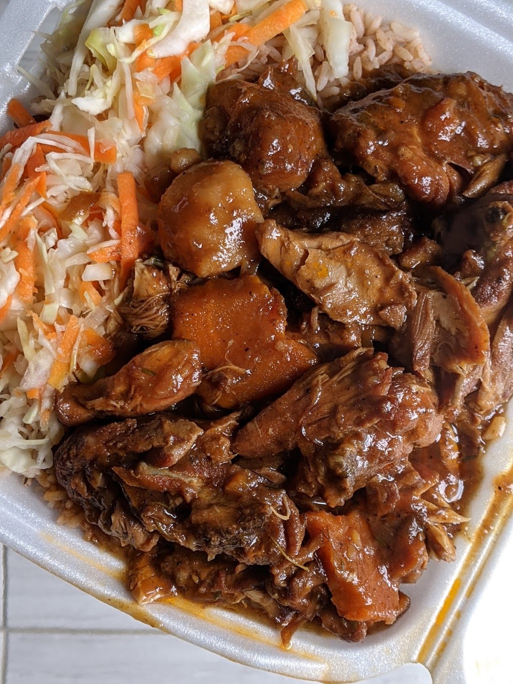 Mickeys Jamaican Jerk | 625 Greenhill Ave, Hamilton, ON L8K 5N8, Canada | Phone: (905) 561-7878