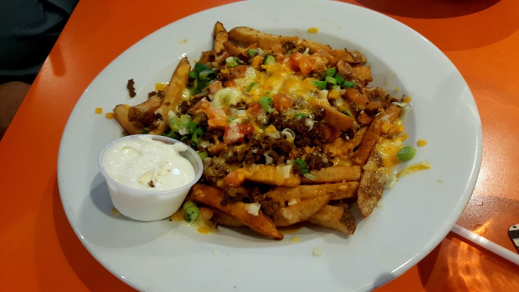 Trappers Sports Bar | 279 King St, Welland, ON L3B 3J9, Canada | Phone: (905) 734-4221