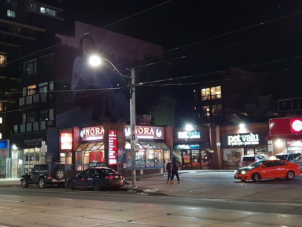 Pet Valu | 339 College St W, Toronto, ON M5T 1S2, Canada | Phone: (416) 944-0314