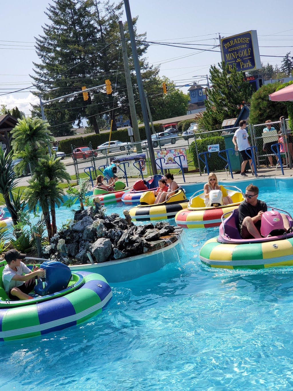 Paradise Mini Golf and Fun Park | 375 Island Hwy W, Parksville, BC V9P 1A1, Canada | Phone: (866) 325-1874