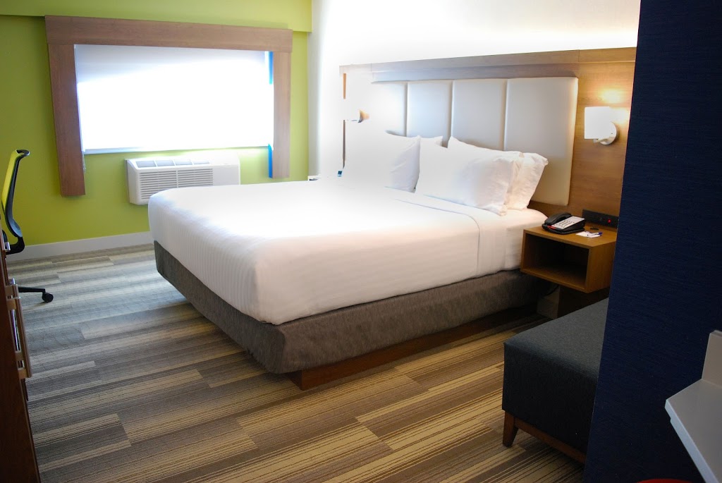 Holiday Inn Express Vancouver Airport - Richmond | 9351 Bridgeport Rd, Richmond, BC V6X 1S3, Canada | Phone: (604) 273-8080