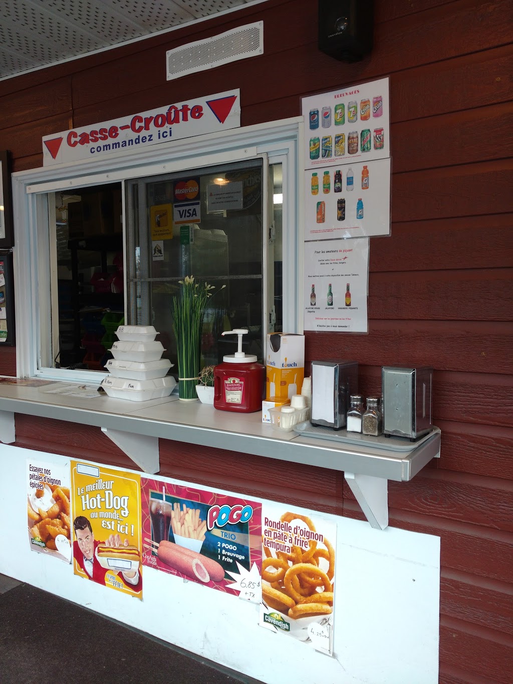 Casse-Croûte la Fringale | 1320 QC-277, Lac-Etchemin, QC G0R 1S0, Canada | Phone: (418) 625-5128