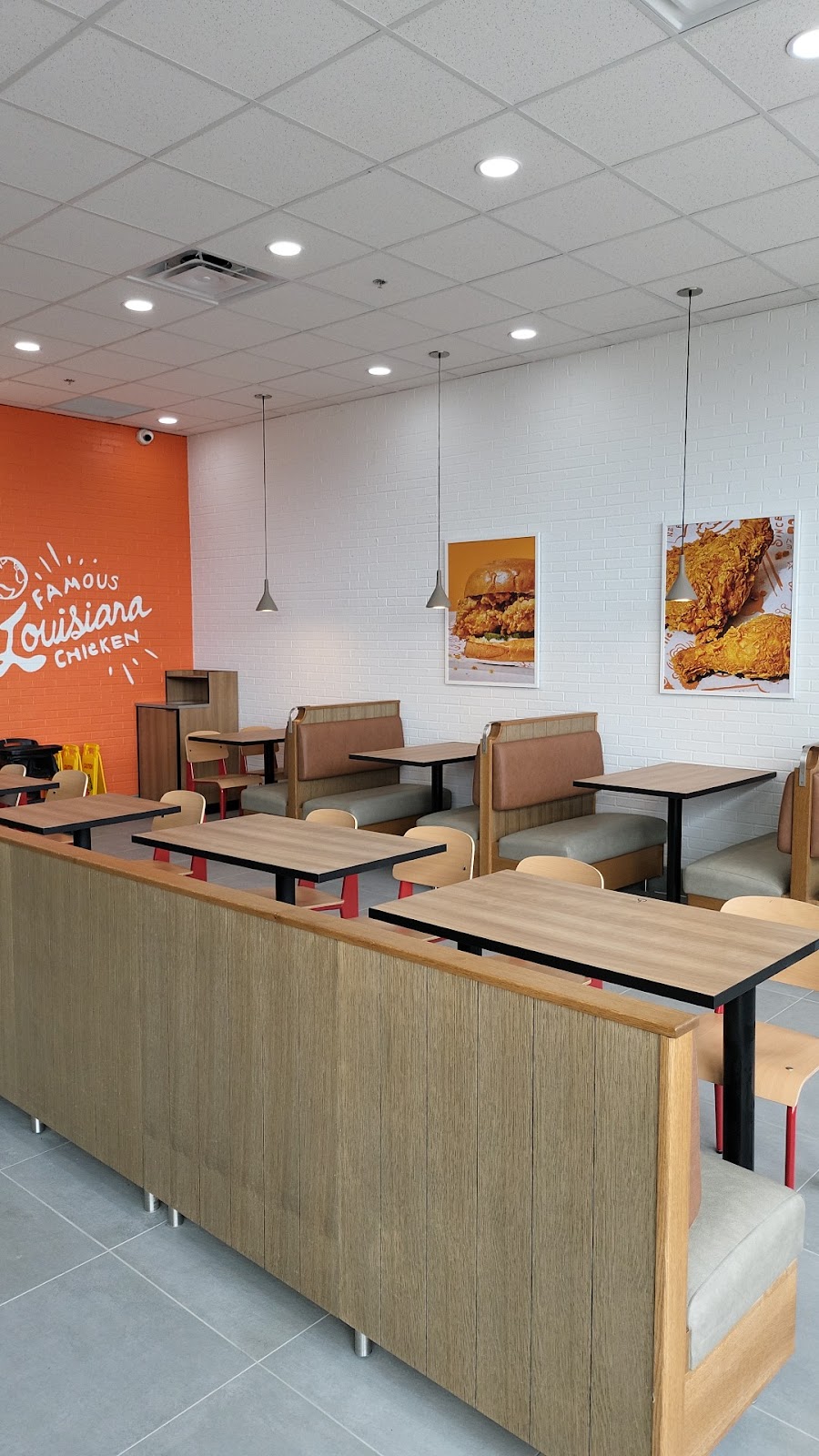 Popeyes Louisiana Kitchen | restaurant | 160 RR 20, Fonthill, ON L0S 1E5, Canada | 9058922223 OR +1 905-892-2223