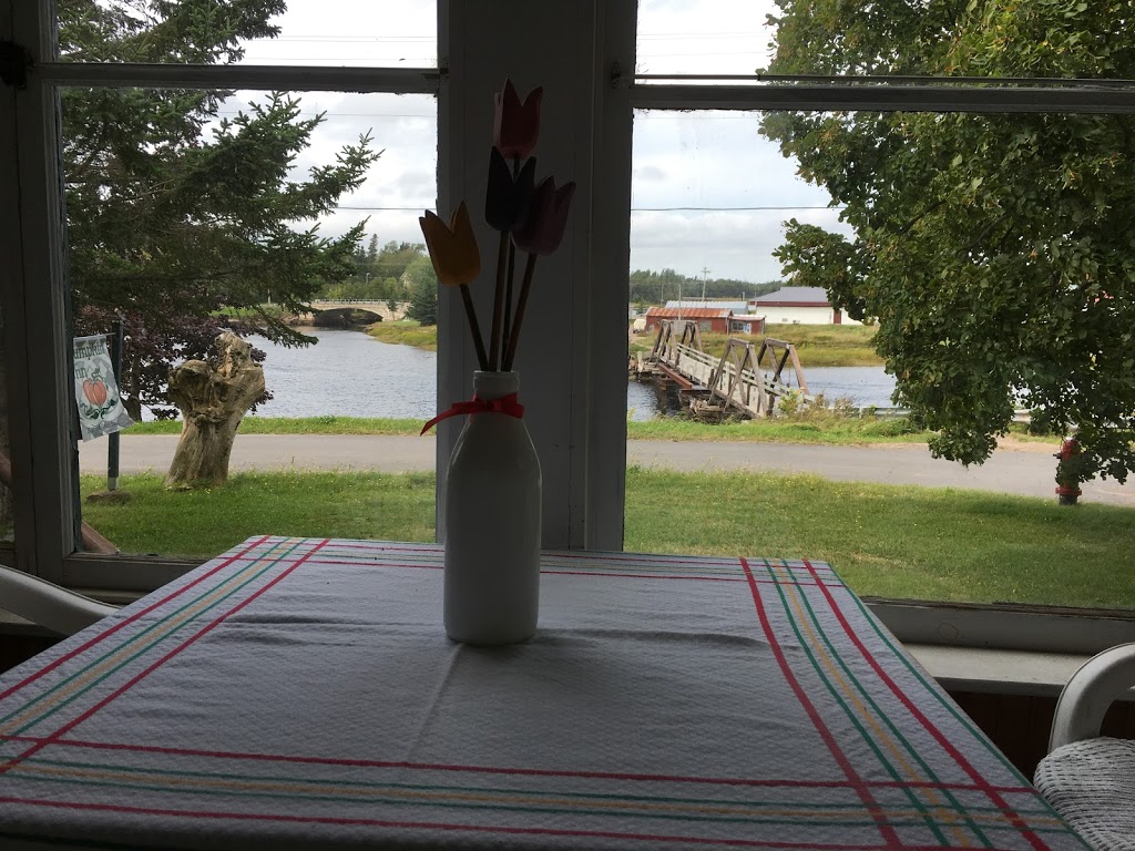 Pumpkinn B&B | 9 Mill St, Port Elgin, NB E4M 2E4, Canada | Phone: (506) 538-1906