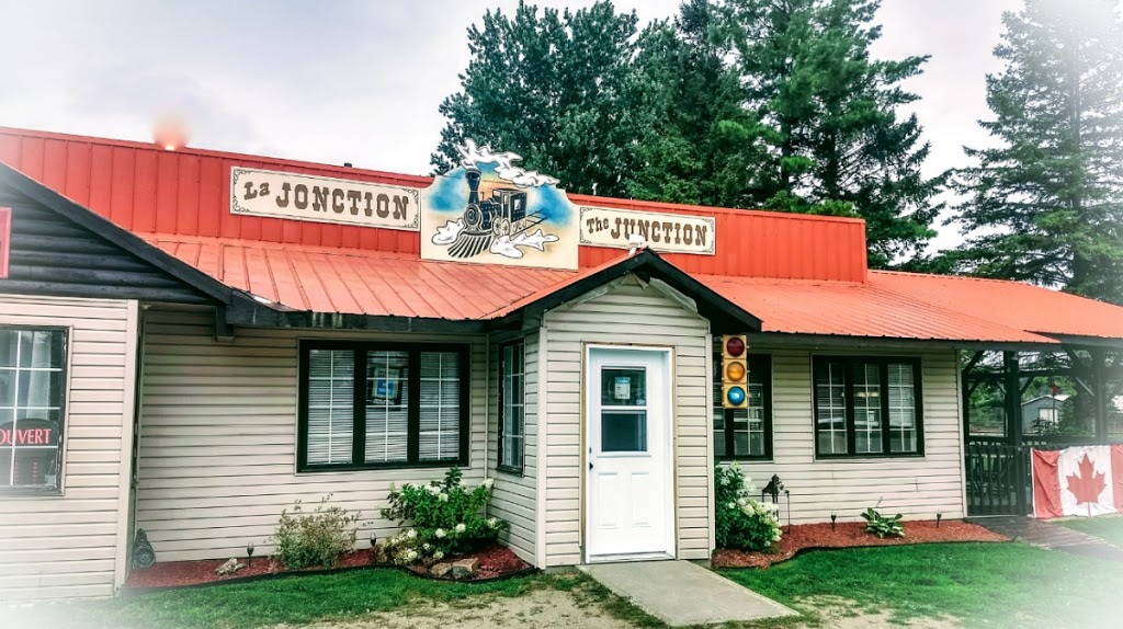 La Jonction Restaurant | 2 Rue Mclellan, Campbells Bay, QC J0X 1K0, Canada | Phone: (873) 863-8383