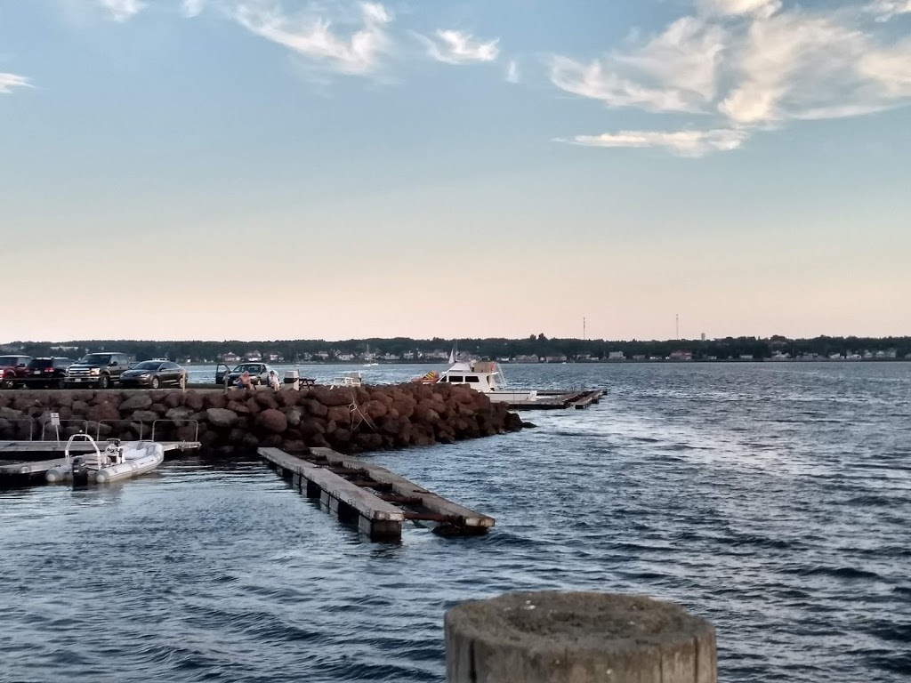 Captain Dans | 50 Pointe Du Chêne Rd, Pointe-du-Chêne, NB E4P 4V8, Canada | Phone: (506) 533-2855