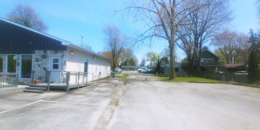 Island View Inn | 30115 St Clair Pkwy, Wallaceburg, ON N8A 4L1, Canada | Phone: (519) 350-0118