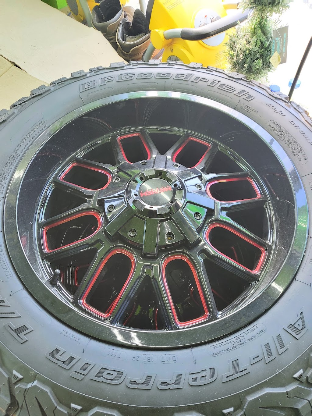LAVE AUTO AUTO LUXX 440 | 2539 Bd du Curé-Labelle, Laval, QC H7T 1R6, Canada | Phone: (514) 662-7767