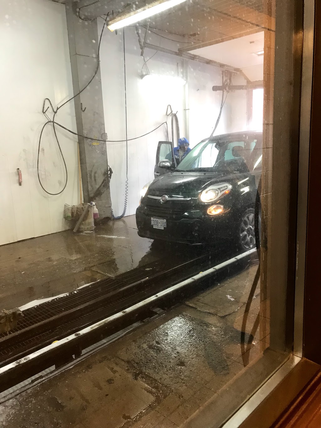 King Car Wash - Hamilton | 901 King St E, Hamilton, ON L8N 1B5, Canada | Phone: (905) 548-9229