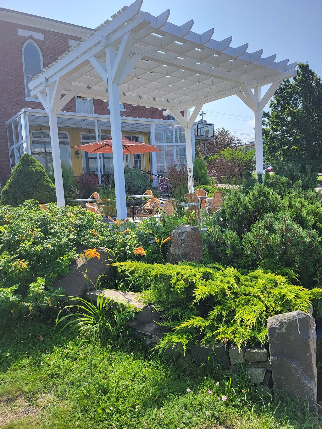 Mad Hatter Books | 213 St George St, Annapolis Royal, NS B0S 1A0, Canada | Phone: (902) 532-2070