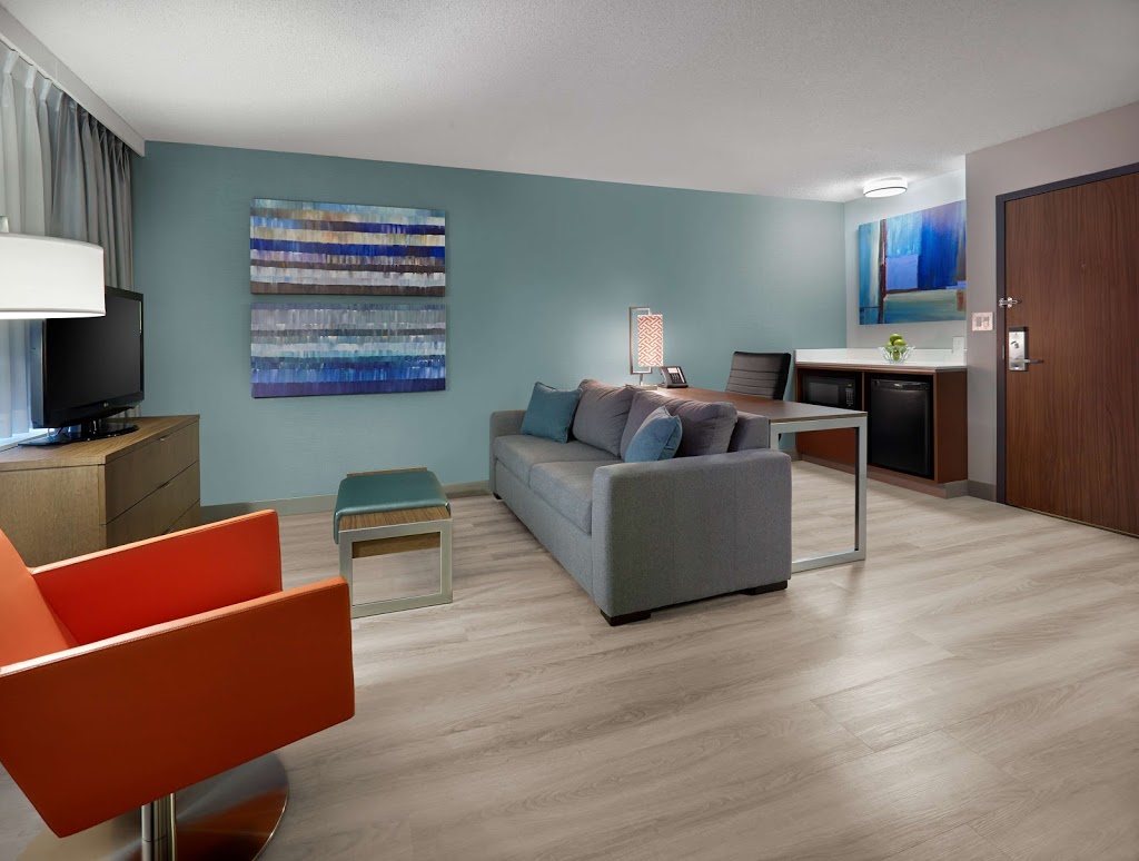 Radisson Suite Hotel Toronto Airport | 640 Dixon Rd, Toronto, ON M9W 1J1, Canada | Phone: (416) 242-7400