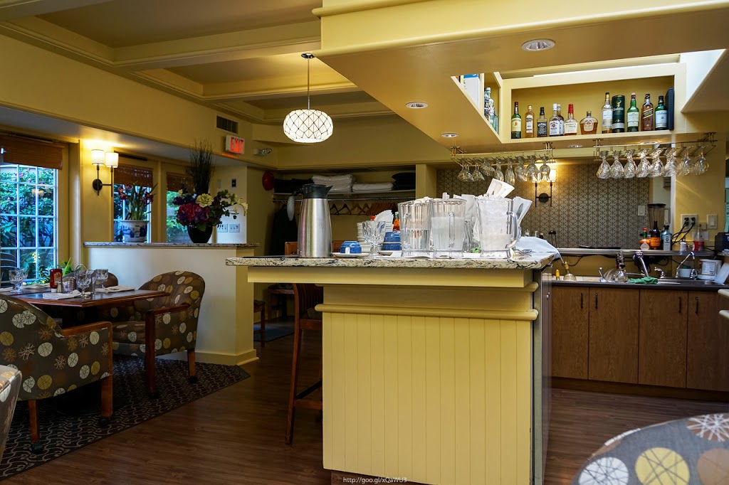 Jonathans Restaurant | 425 Quebec St, Victoria, BC V8V 4Z2, Canada | Phone: (250) 383-5103