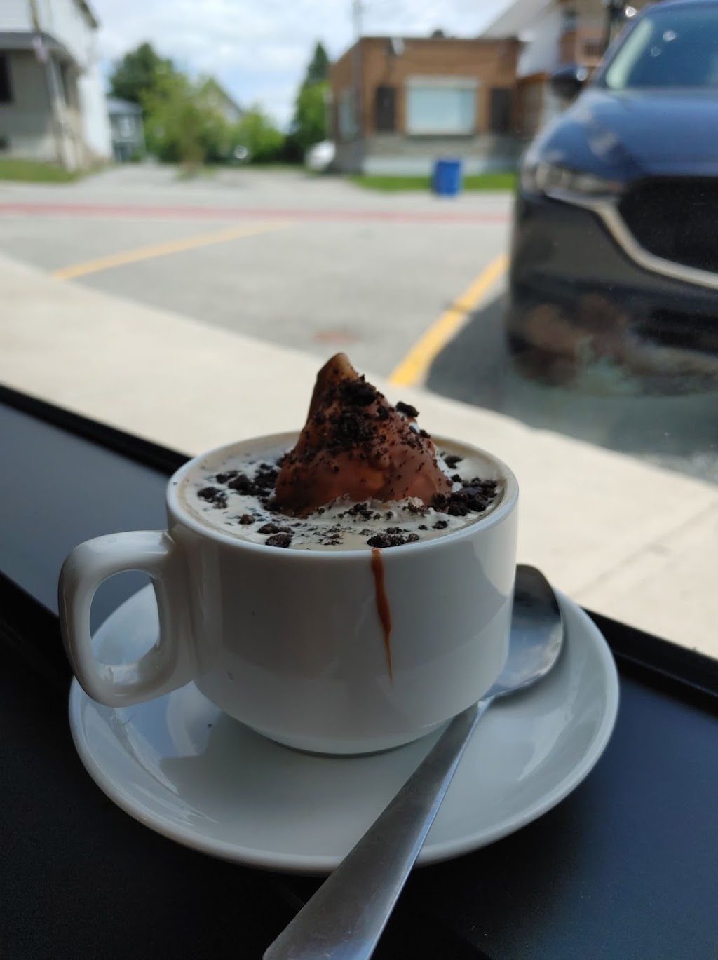 Café Laurier | 75 Rue Angus N, East Angus, QC J0B 1R0, Canada | Phone: (819) 832-3232