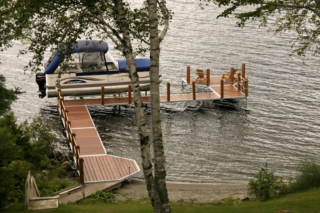 Quais Du Phare | 3965 Rue du Québec-Central, Lac-Mégantic, QC G6B 2C8, Canada | Phone: (819) 583-5451