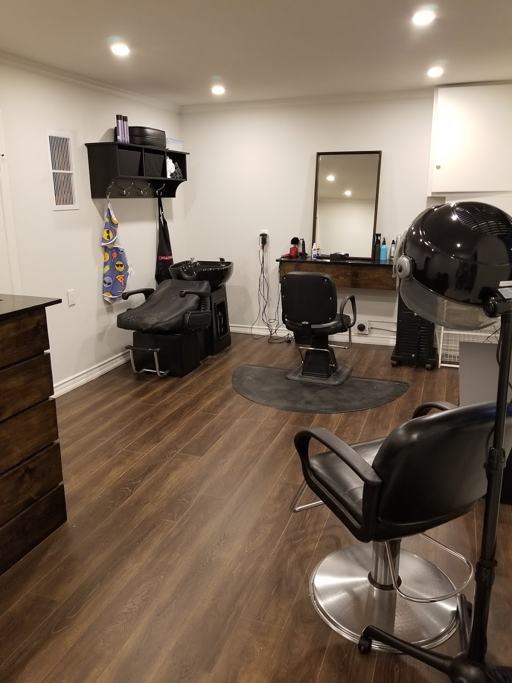 Sheps Hair Studio | 201 Church St, Keswick, ON L4P 1J9, Canada | Phone: (905) 967-2325