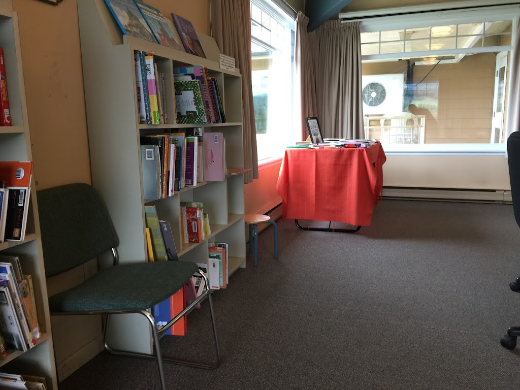 Bibliothèque de Clermont "La chute de mots" | 11 Rue Jean-Talon O, Clermont, QC G4A 1A4, Canada | Phone: (418) 439-2903