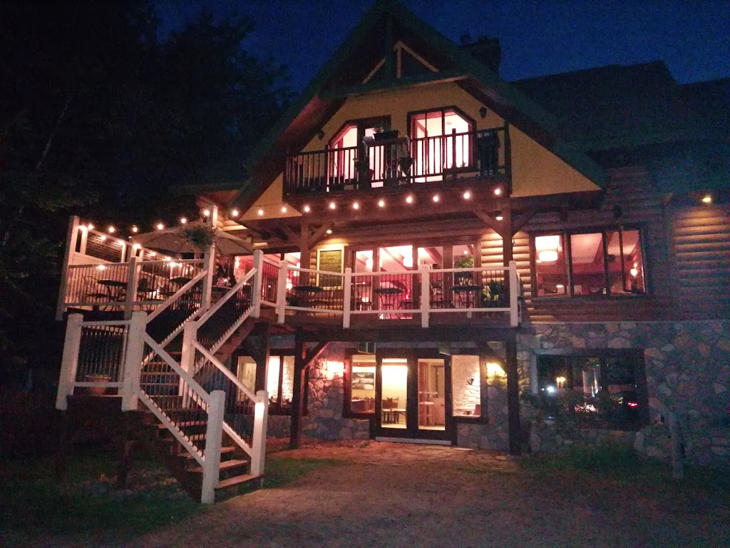 La Petite Cachée | 2681 Chem. du Village, Mont-Tremblant, QC J8E 1H8, Canada | Phone: (819) 425-2654