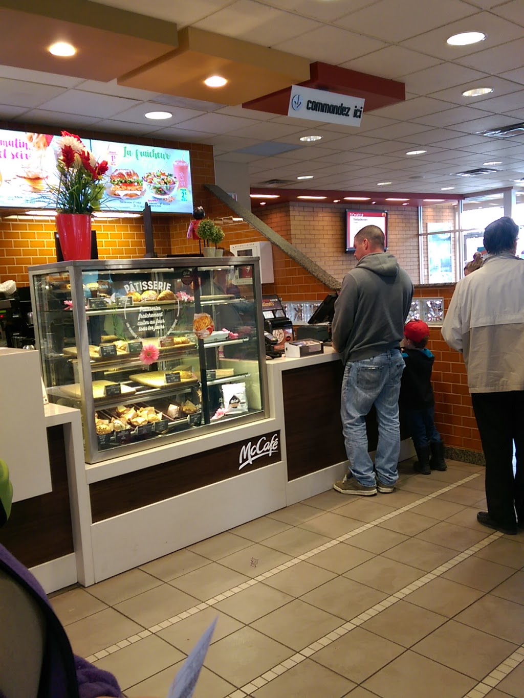 McDonalds | 535 Boulevard des Bois Francs S, Victoriaville, QC G6P 5X7, Canada | Phone: (873) 477-0214