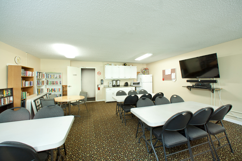 420 Wellington Park Towers | 420 Wellington St, St Thomas, ON N5R 5P2, Canada | Phone: (519) 631-3664