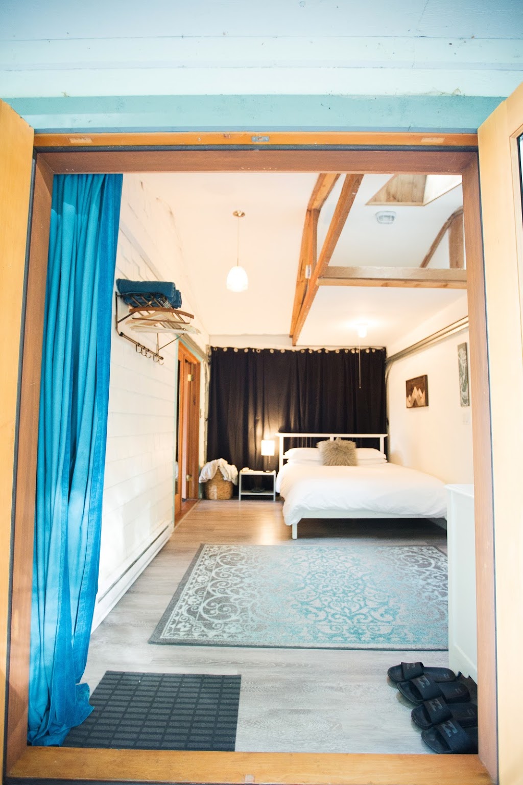 Happiness Vacations | 7498 Sechelt Inlet Rd, Sechelt, BC V0N 3A4, Canada | Phone: (604) 993-0007