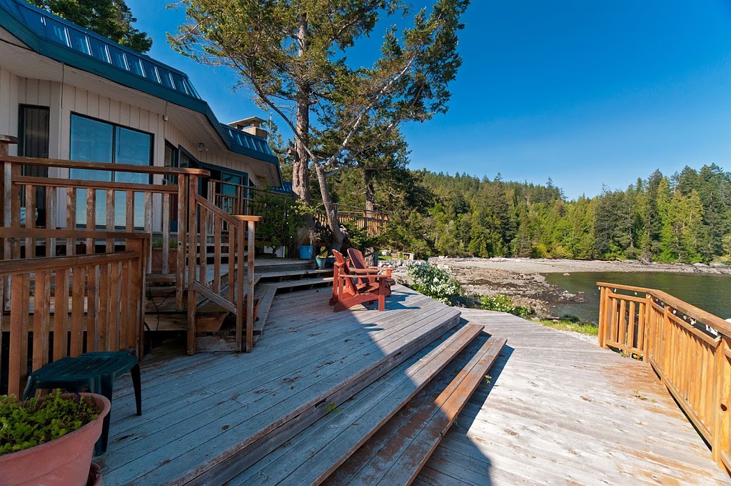 Four Winds Beach House and Spa | 5482 Hill Rd, Sechelt, BC V0N 3A8, Canada | Phone: (604) 885-3144