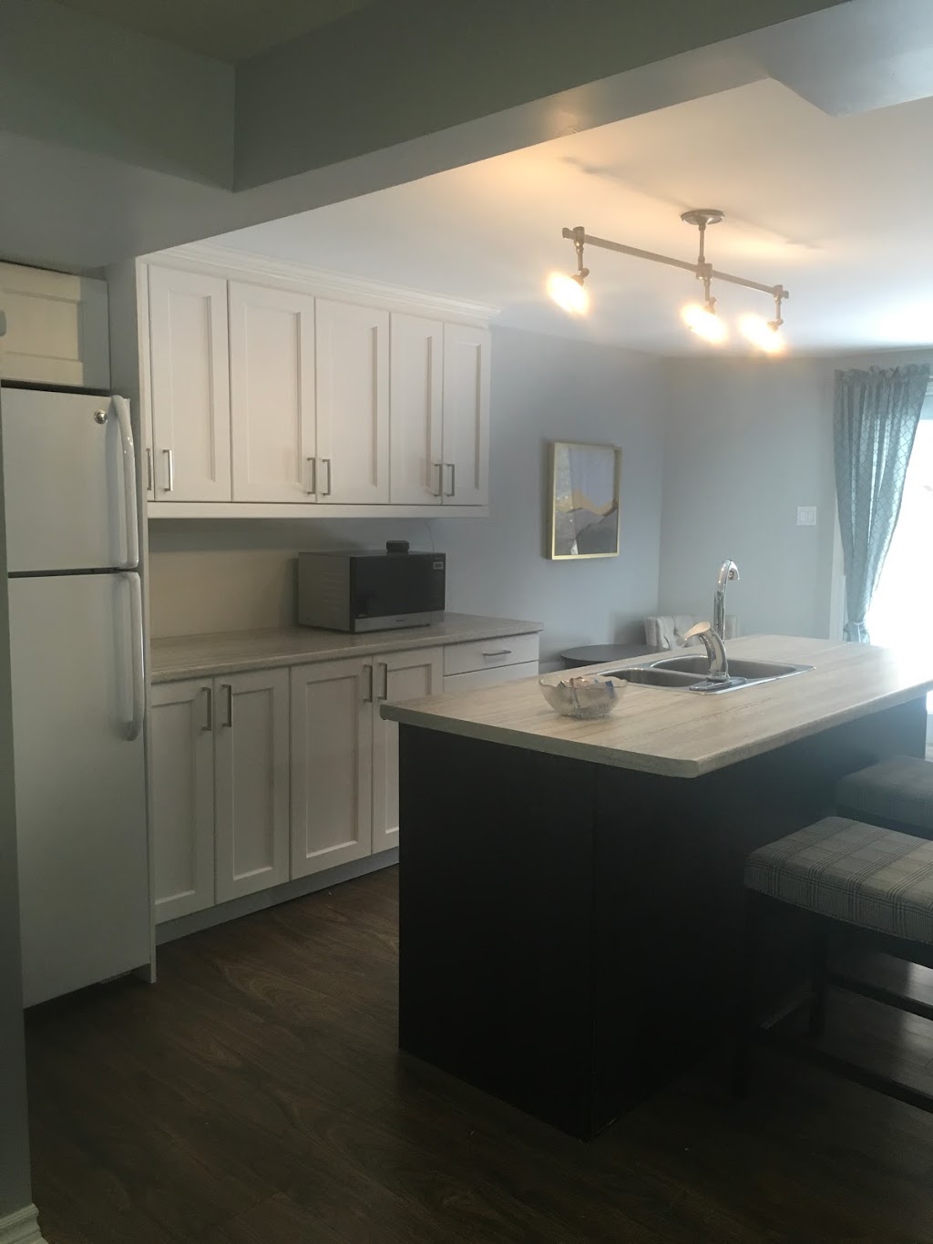 Rosehill Heights, Shared housing for senior women | 99 Emms Dr, Barrie, ON L4N 8N5, Canada | Phone: (833) 456-7673