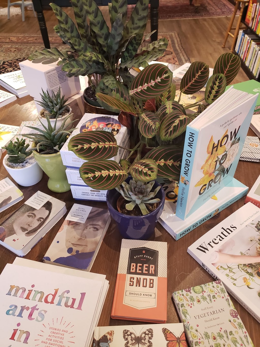 Queen Books | 914 Queen St E, Toronto, ON M4M 1J5, Canada | Phone: (416) 778-5053