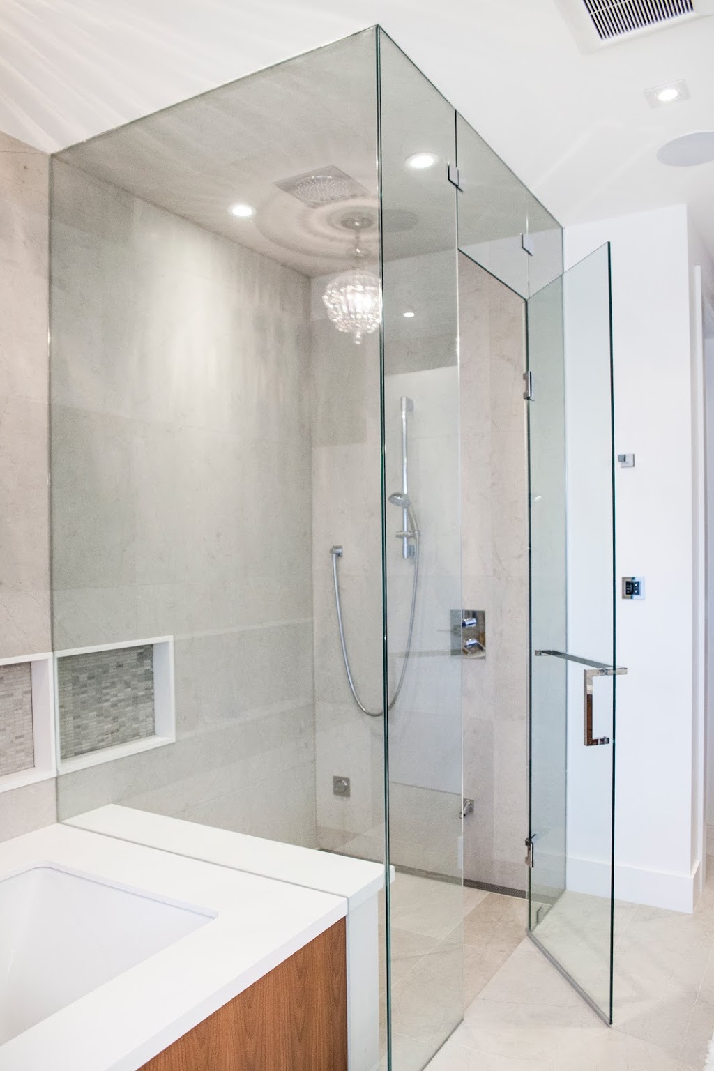 Sierra Glass Inc | 55 McCullough Ave, Beeton, ON L0G 1A0, Canada | Phone: (647) 802-0513