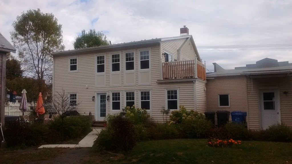 Le Gîte de la Vieille Caisse | 1281 Rue Principale, Saint-Étienne-des-Grès, QC G9C 1M2, Canada | Phone: (819) 655-0327