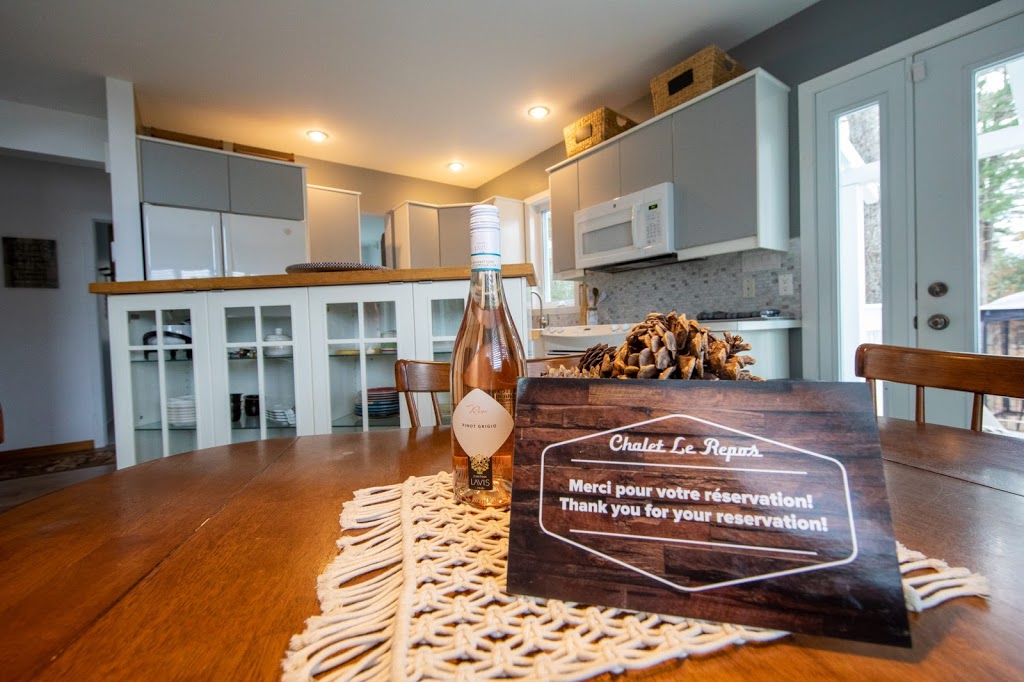 Chalet à louer en Outaouais sur le bord de leau | 64 Chemin de la Baie, Saint-Émile-de-Suffolk, QC J0T 1K0, Canada | Phone: (819) 576-5485