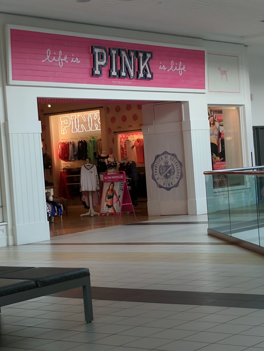 Victorias Secret & PINK | SP GG6-GG12, 17600 Yonge St, Newmarket, ON L3Y 4Z1, Canada | Phone: (905) 853-9587