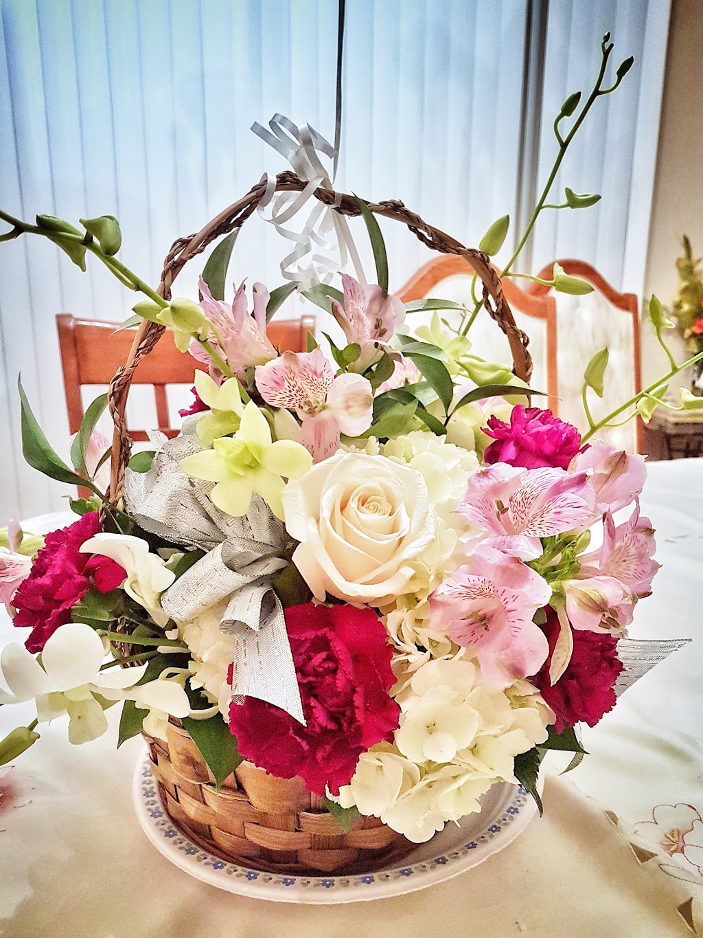 Debbies Flower Shop | 1050 Paramount Dr, Stoney Creek, ON L8J 1P8, Canada | Phone: (905) 573-3328