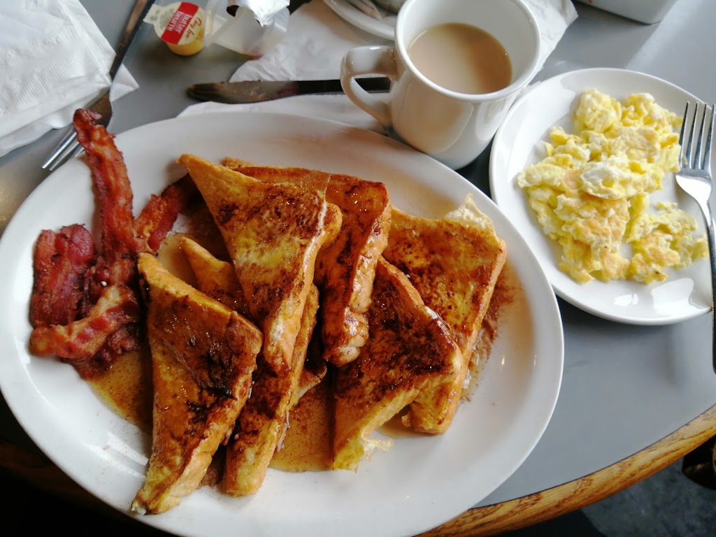 Finnigans Road House | 955 Pembroke St E, Pembroke, ON K8A 3M3, Canada | Phone: (613) 735-2333