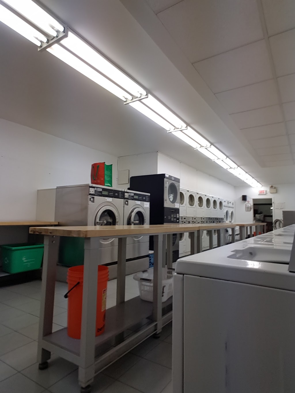 Buanderie Ahuntsic | 9525 Rue Lajeunesse, Montréal, QC H2M 1S7, Canada | Phone: (514) 388-5741
