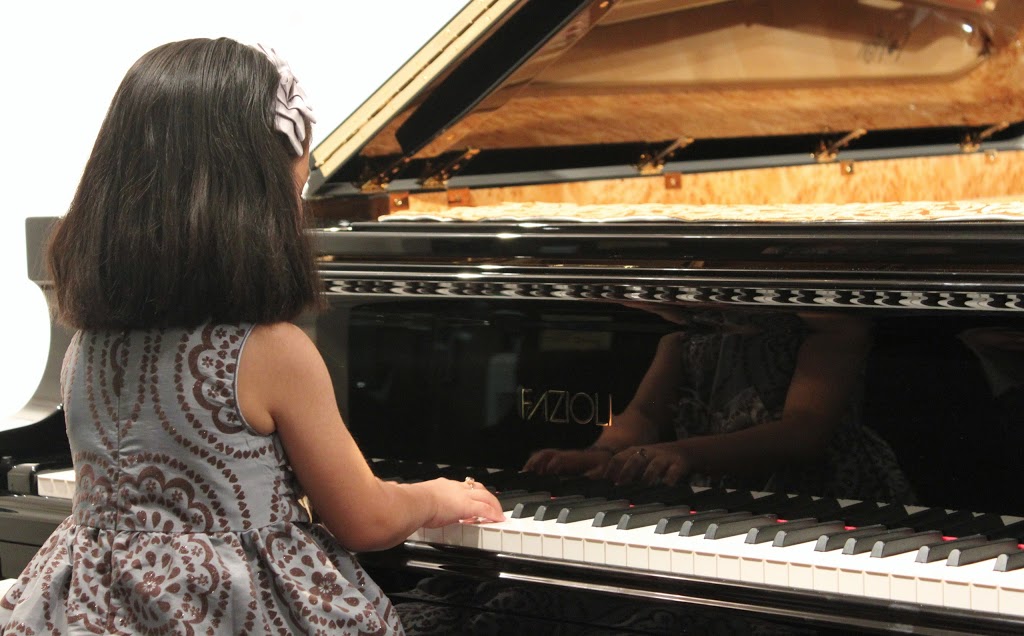 Vivians Piano and Music School | 9339 Romaniuk Dr, Richmond, BC V7E 5G6, Canada | Phone: (778) 898-9975