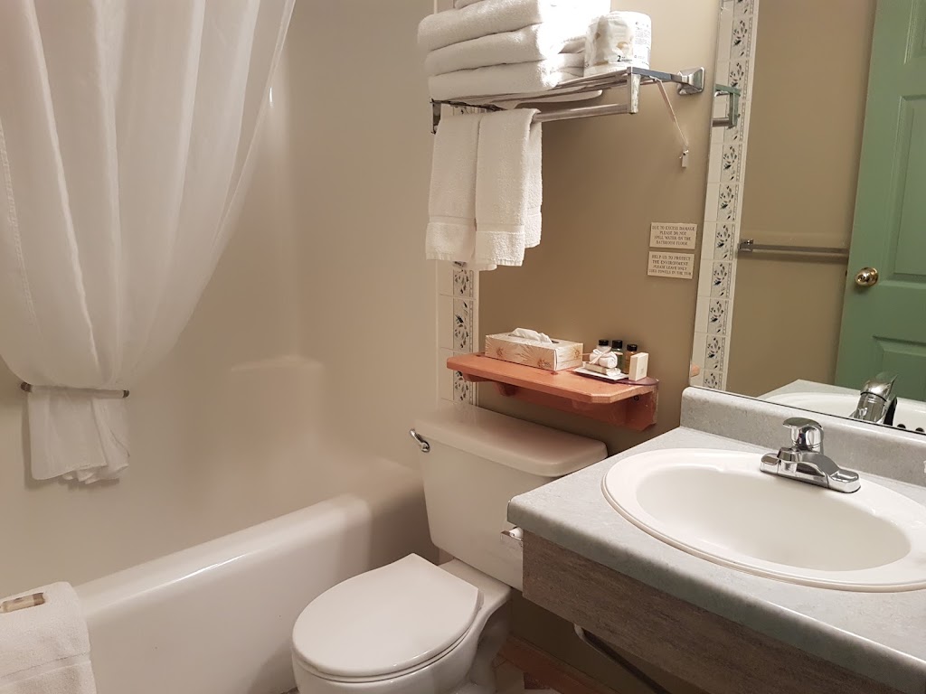 Canmore Rocky Mountain Inn | 1719 Bow Valley Trail, Canmore, AB T1W 1L7, Canada | Phone: (403) 678-5221