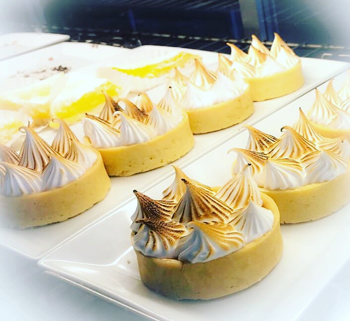 M and R Cakes and Cafe | 116 Dundas St W, Whitby, ON L1N 2L9, Canada | Phone: (905) 431-2520